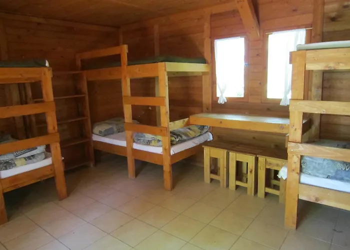 אתר קמפינג Nyirfaliget Lovaskemping Es Turistahaz Nyíregyháza