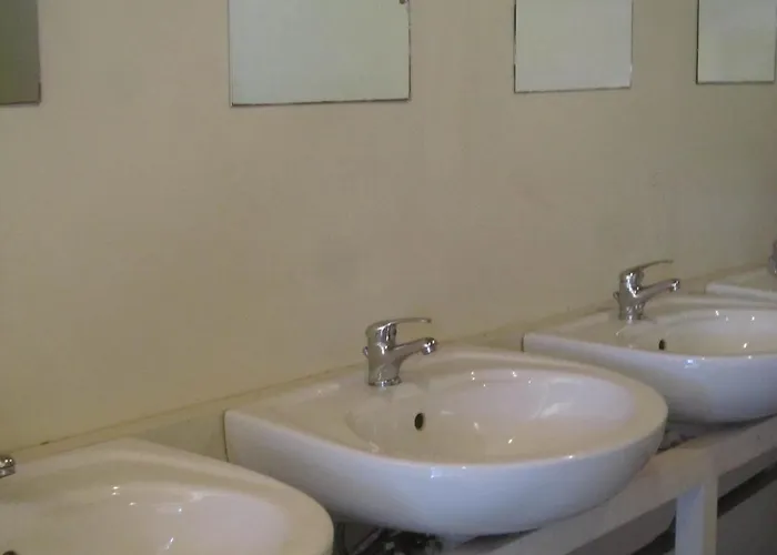 אתר קמפינג Nyirfaliget Lovaskemping Es Turistahaz Nyíregyháza