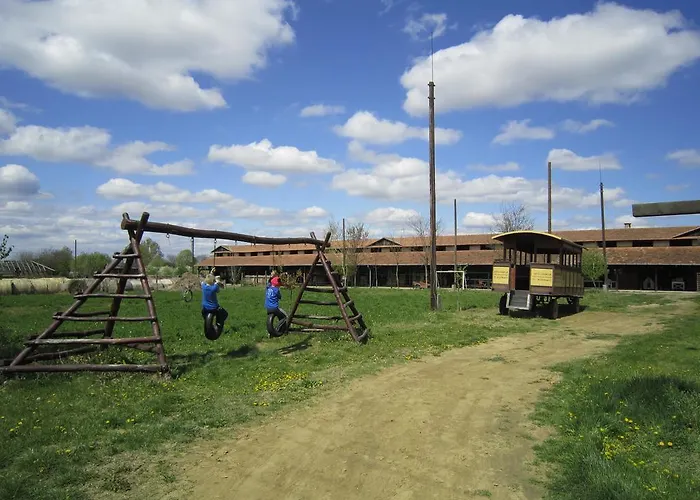 Nyirfaliget Lovaskemping Es Turistahaz * Nyíregyháza